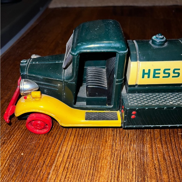 Vintage Hess Oil Tractor Trailer Bank & Hess Tanker w/ Hose - Picture 7 of 15